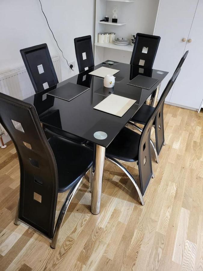 Apartament Fancy Basement Flat A Londyn Zewnętrze zdjęcie