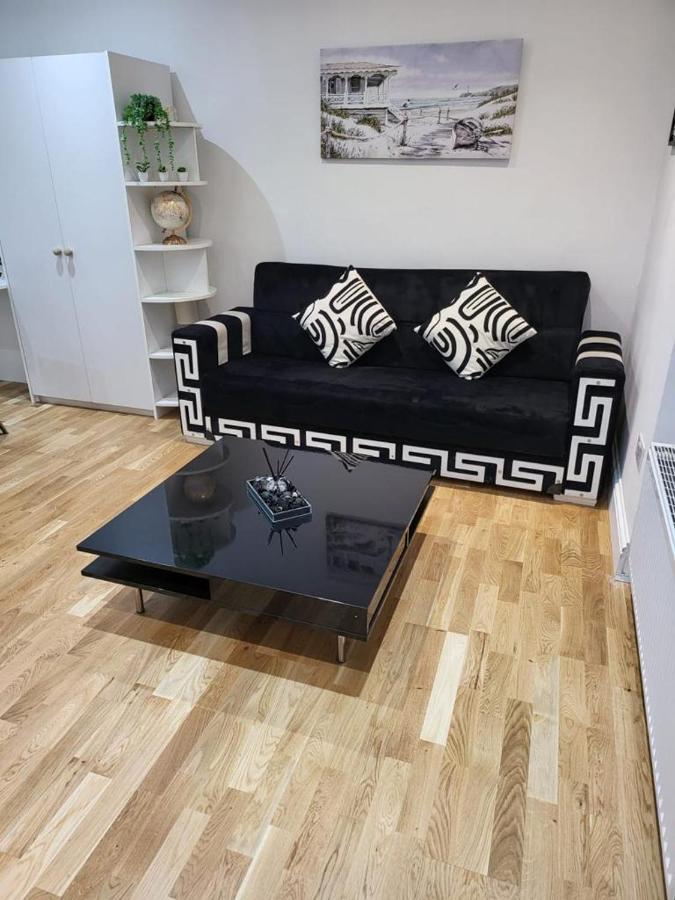 Apartament Fancy Basement Flat A Londyn Zewnętrze zdjęcie
