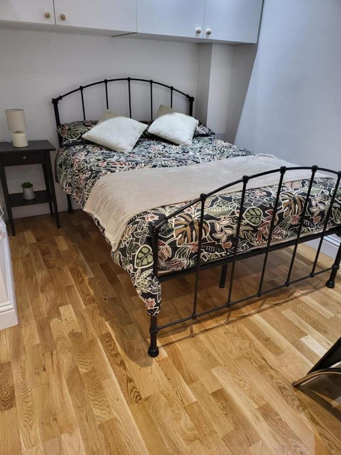 Apartament Fancy Basement Flat A Londyn Zewnętrze zdjęcie
