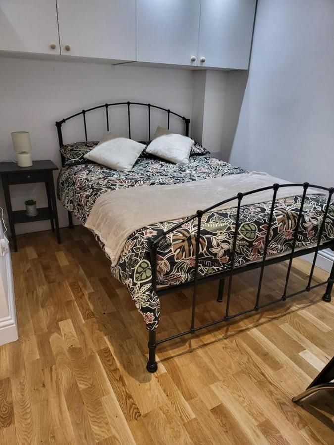 Apartament Fancy Basement Flat A Londyn Zewnętrze zdjęcie