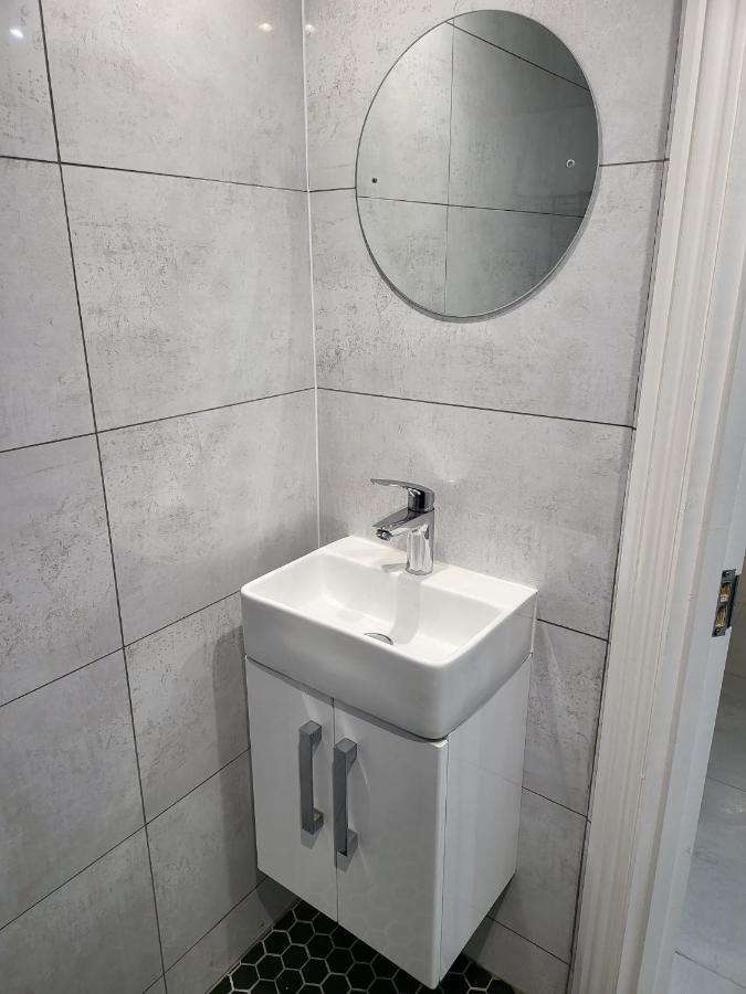 Apartament Fancy Basement Flat A Londyn Zewnętrze zdjęcie