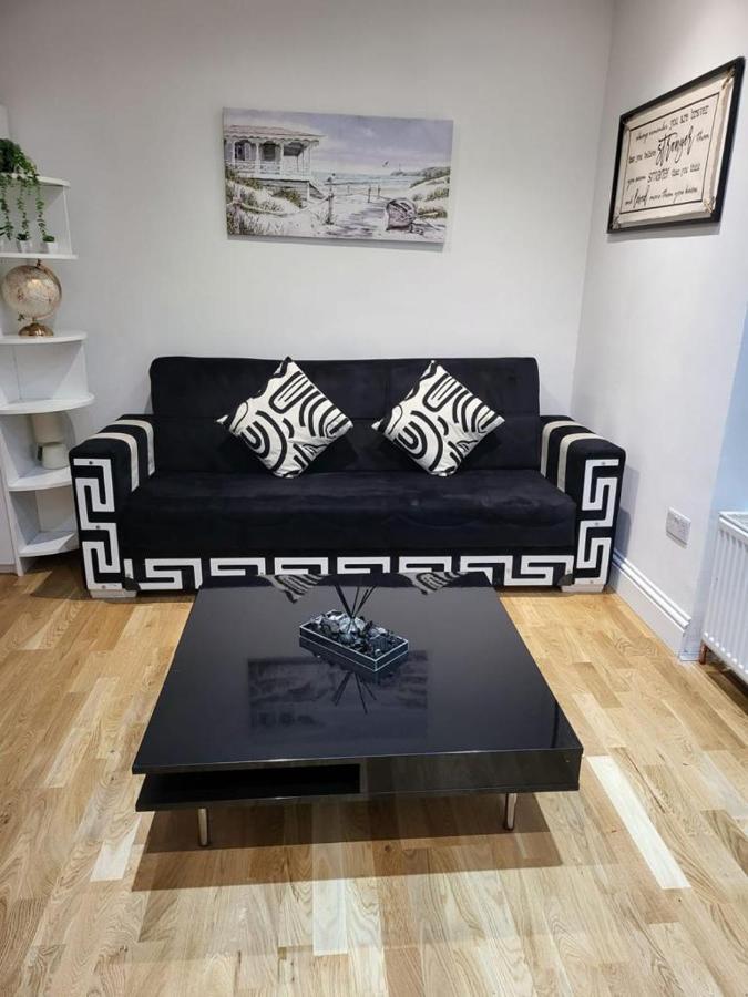 Apartament Fancy Basement Flat A Londyn Zewnętrze zdjęcie