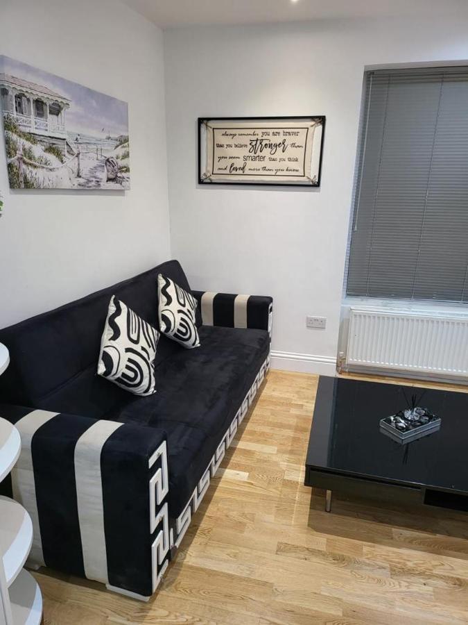 Apartament Fancy Basement Flat A Londyn Zewnętrze zdjęcie