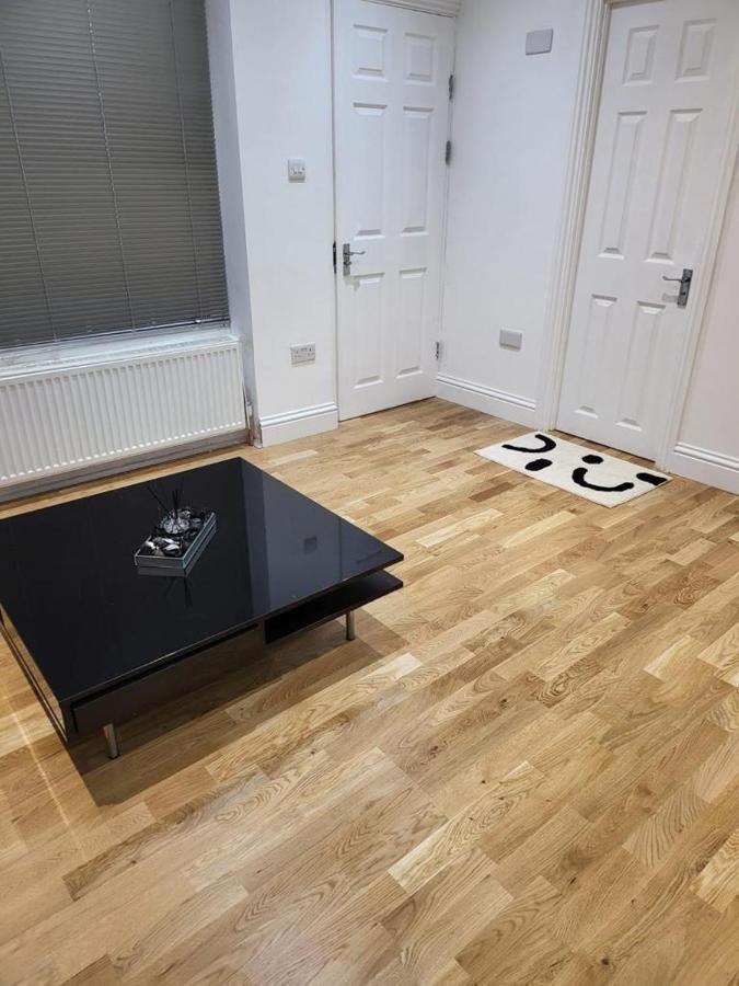 Apartament Fancy Basement Flat A Londyn Zewnętrze zdjęcie