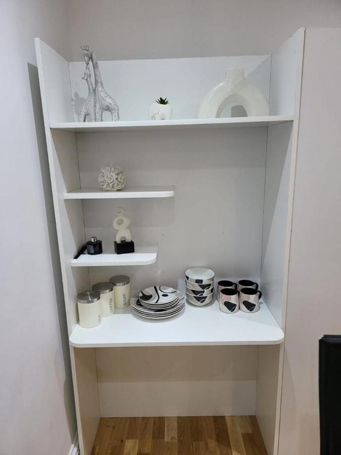 Apartament Fancy Basement Flat A Londyn Zewnętrze zdjęcie
