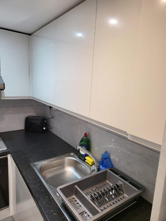 Apartament Fancy Basement Flat A Londyn Zewnętrze zdjęcie