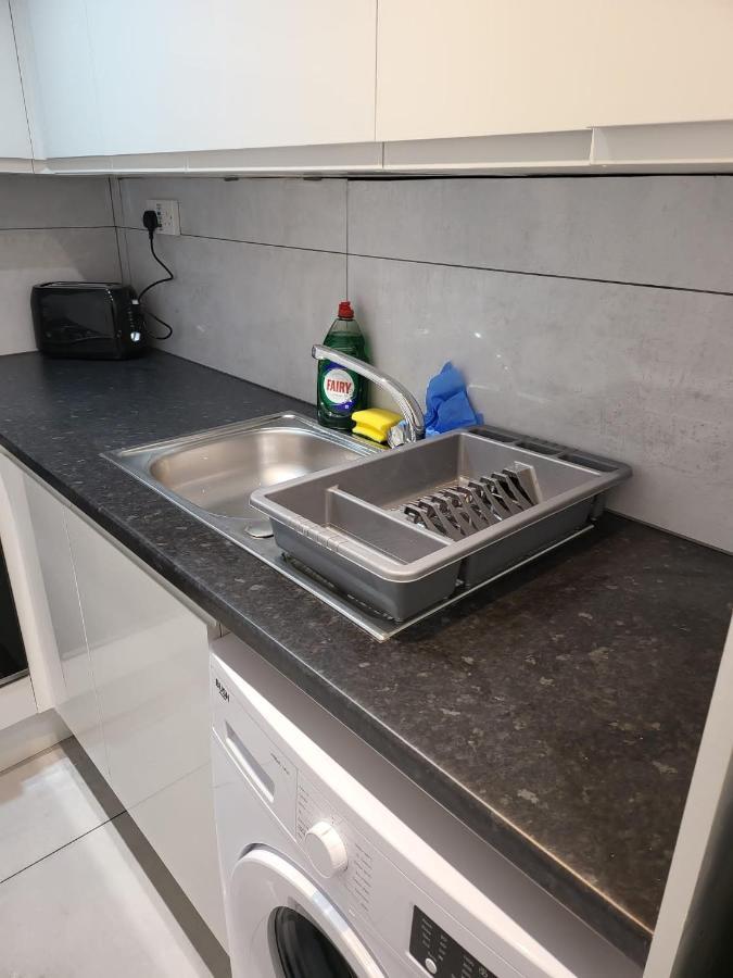 Apartament Fancy Basement Flat A Londyn Zewnętrze zdjęcie